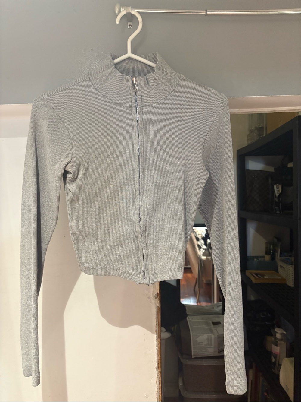 PrettyLittleThing Gray Ribbed Cropped Zip-Up Mock Neck Top